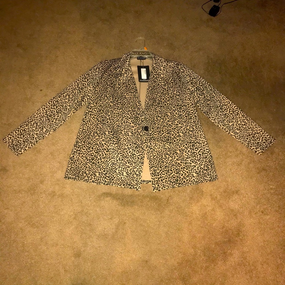 Pretty Little Thing Leopard Blazer